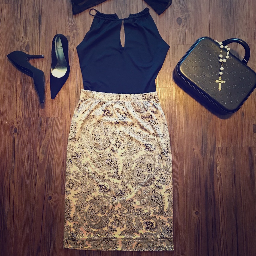 2-piece outfit: ABS black top and paisley skirt